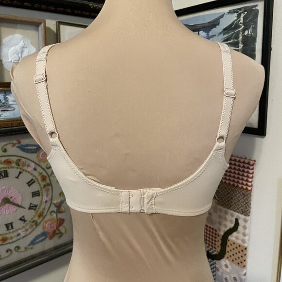 Wacoal Beige Bodysuede® Ultra Full Figure Seamless Underwire Bra Size 36D - Picture 3 of 4
